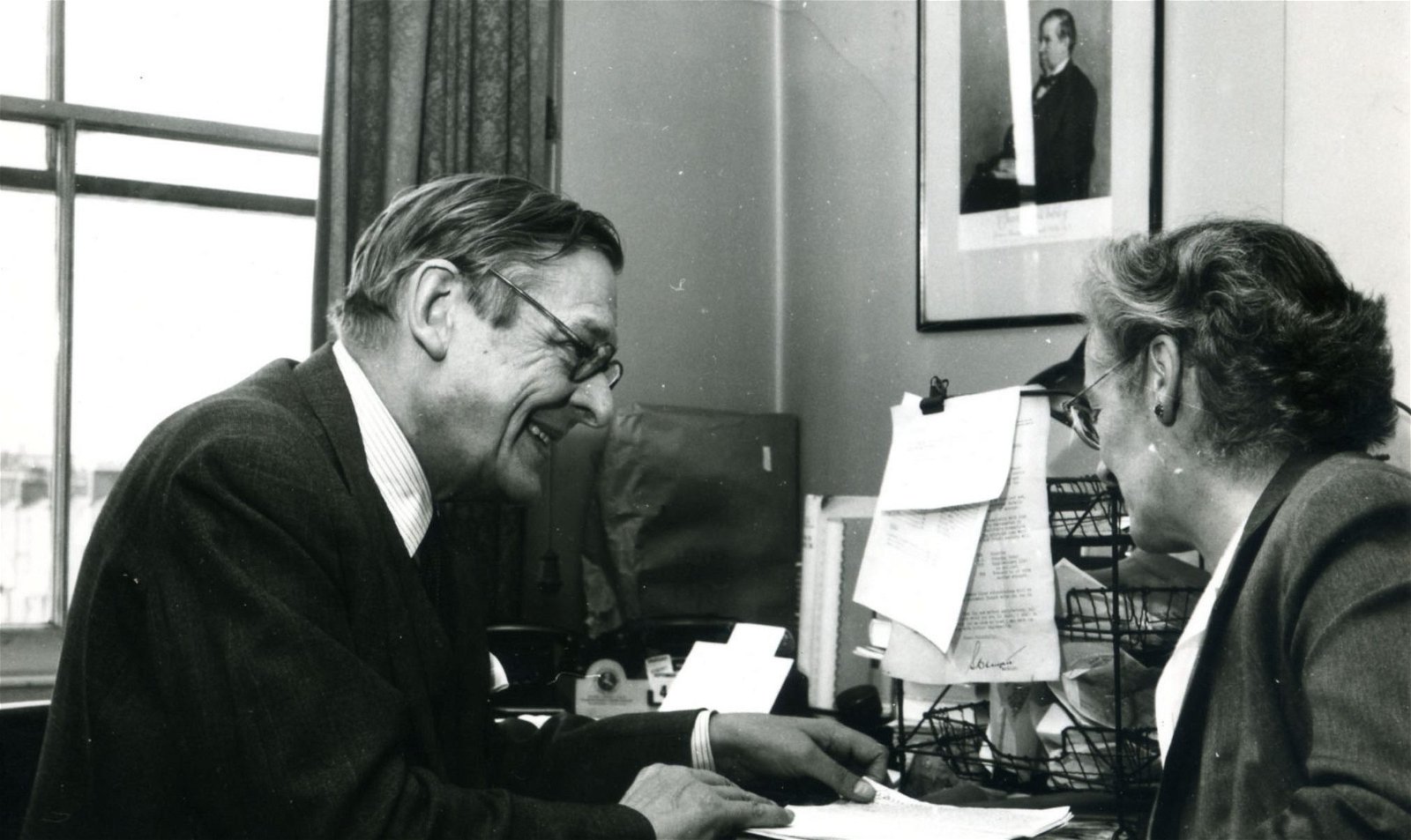 Picture of TS Eliot at a desk with an unknown woman