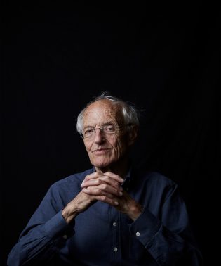 Michael-Frayn-1.jpg Michael-Frayn-1.jpg